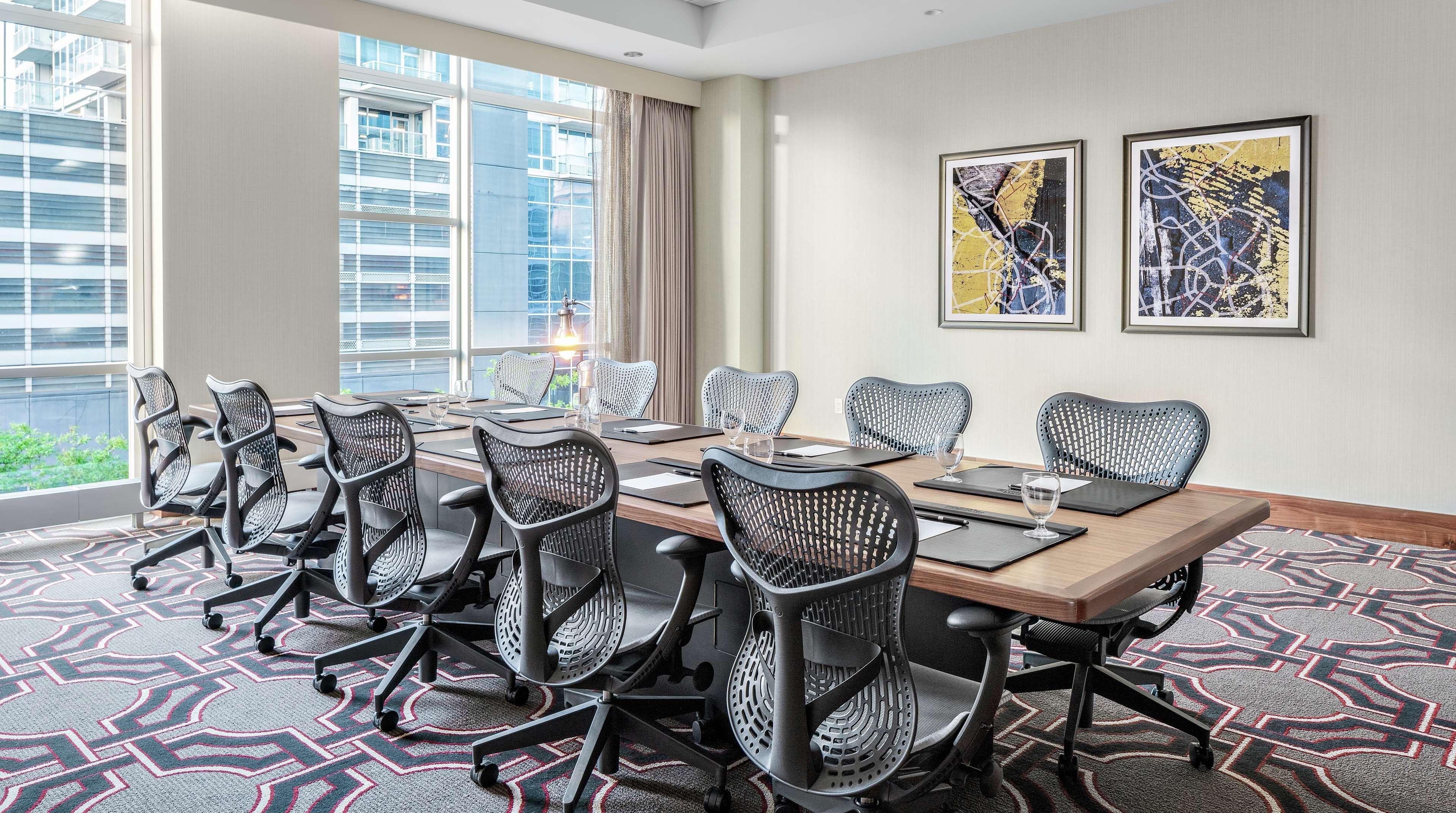 Home2 Suites By Hilton Chicago Mccormick Place Exterior photo